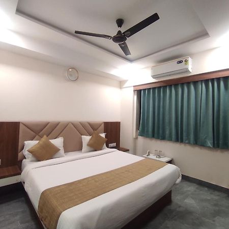 Hotel Earth Inn, Subhash Bridge, Rto Circle, Ahmadábád Kültér fotó