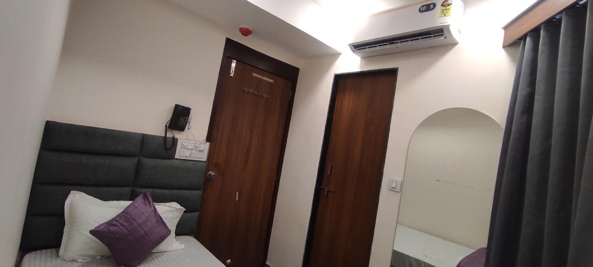 Hotel Earth Inn, Subhash Bridge, Rto Circle, Ahmadábád Kültér fotó