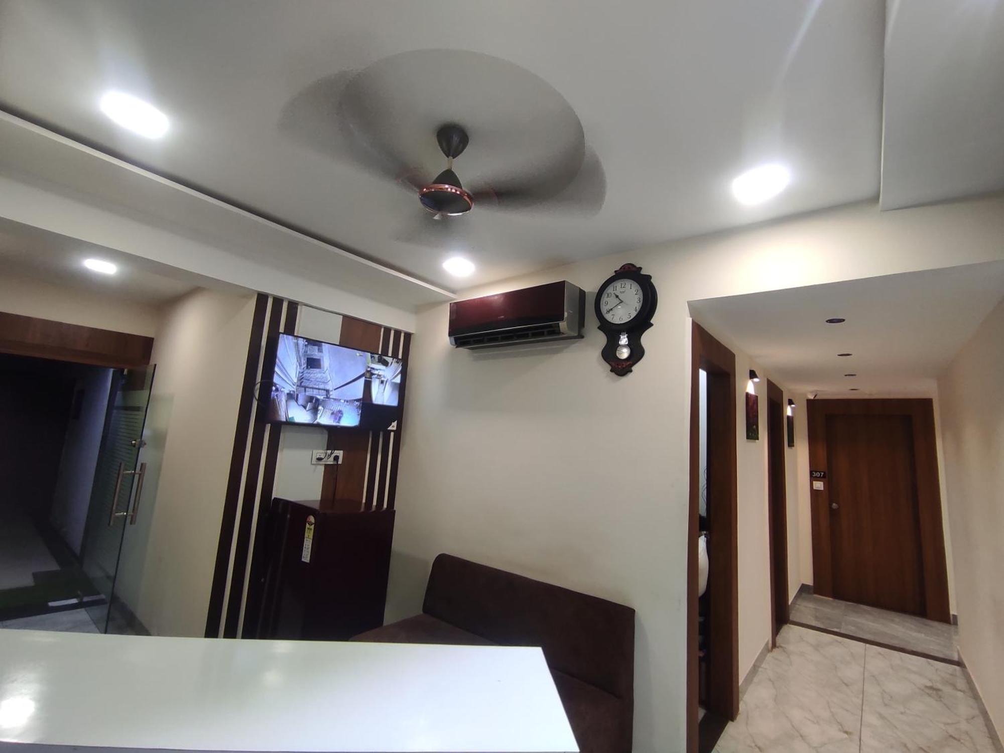 Hotel Earth Inn, Subhash Bridge, Rto Circle, Ahmadábád Kültér fotó