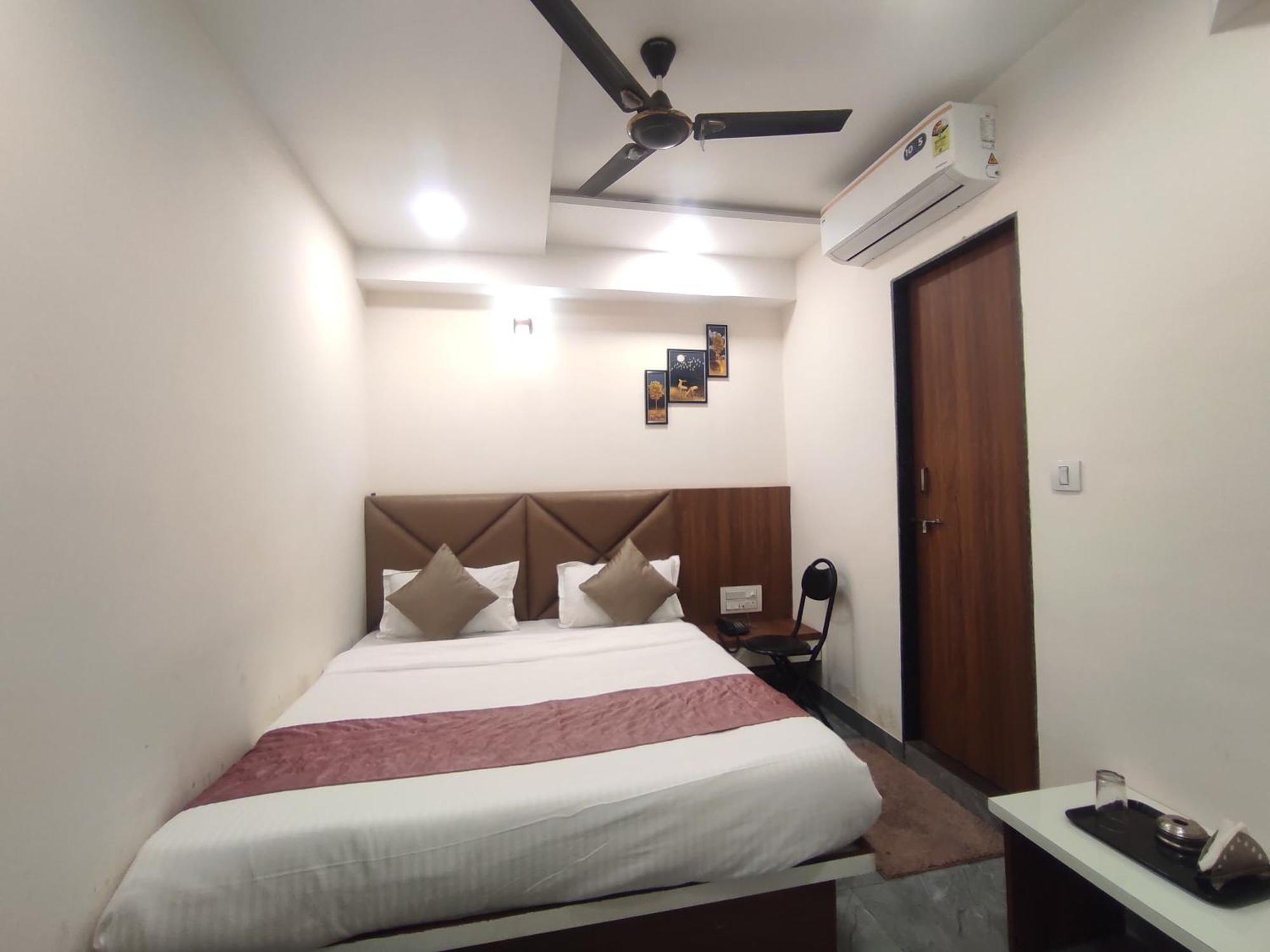 Hotel Earth Inn, Subhash Bridge, Rto Circle, Ahmadábád Kültér fotó