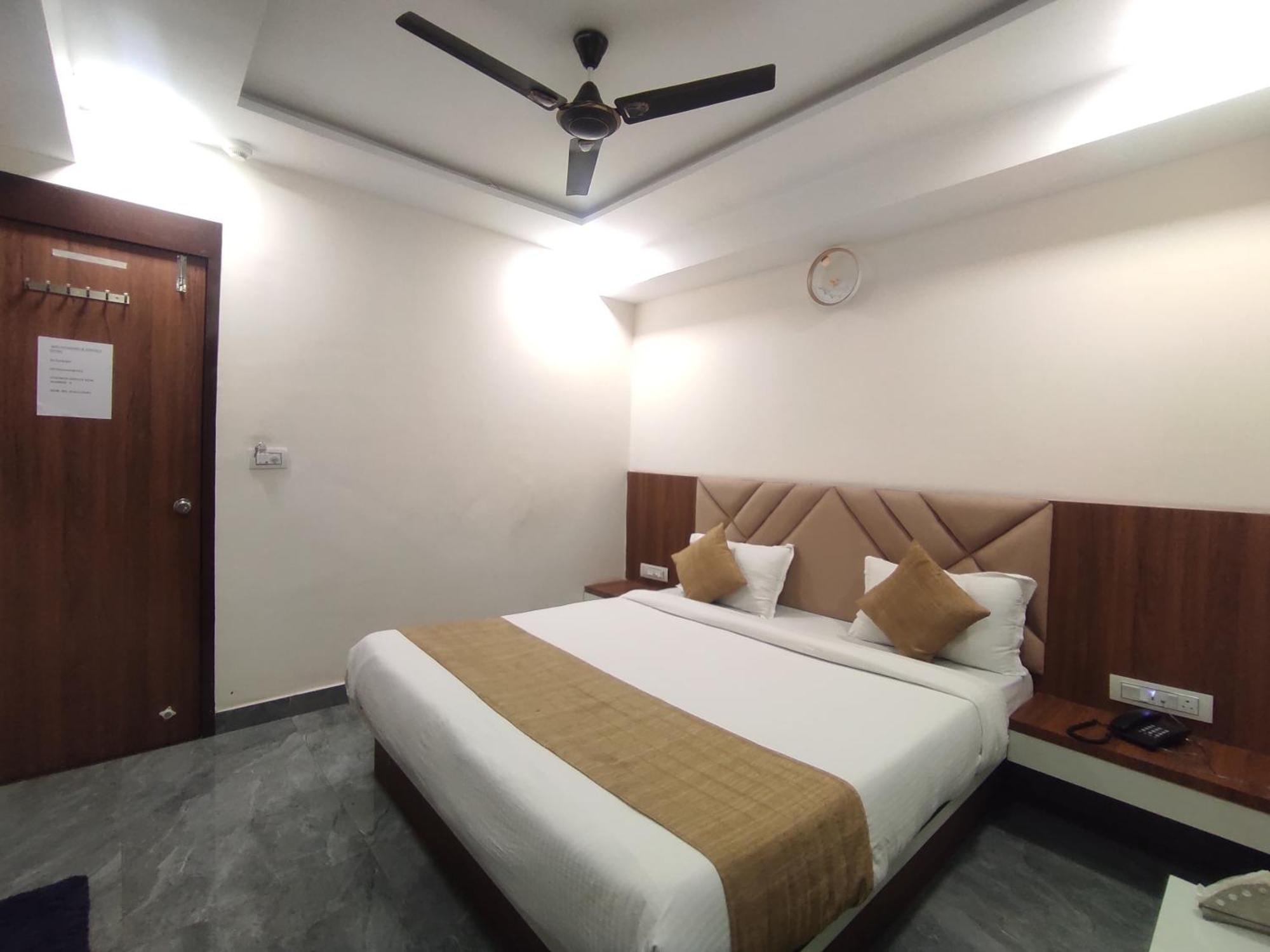 Hotel Earth Inn, Subhash Bridge, Rto Circle, Ahmadábád Kültér fotó