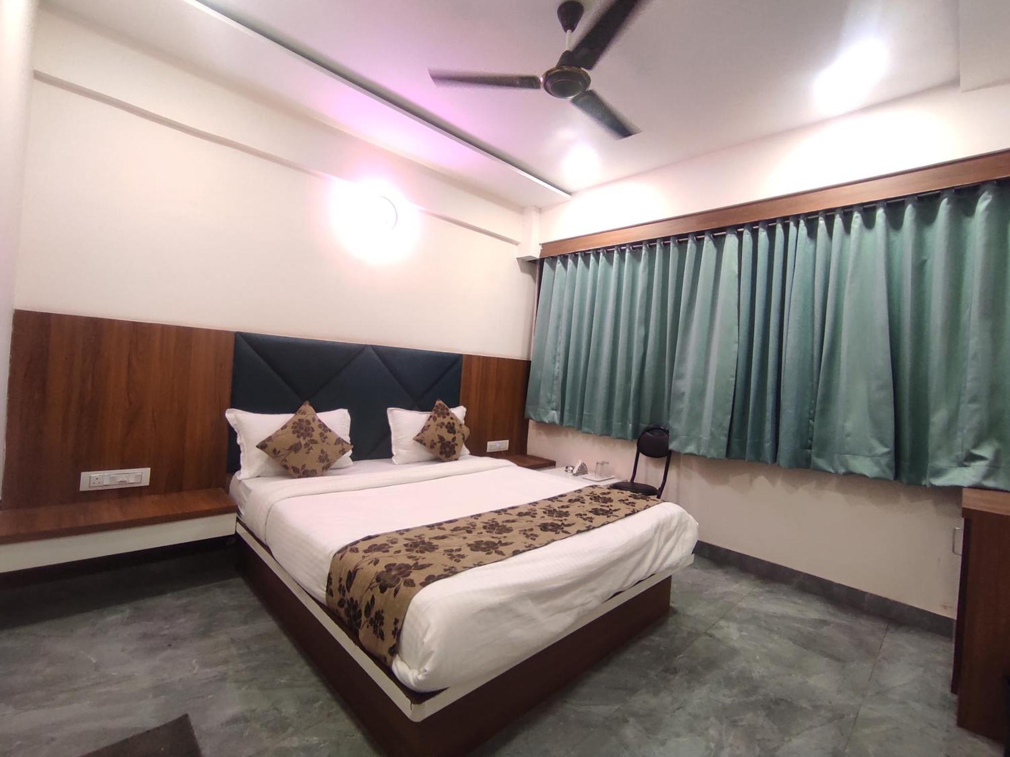Hotel Earth Inn, Subhash Bridge, Rto Circle, Ahmadábád Kültér fotó