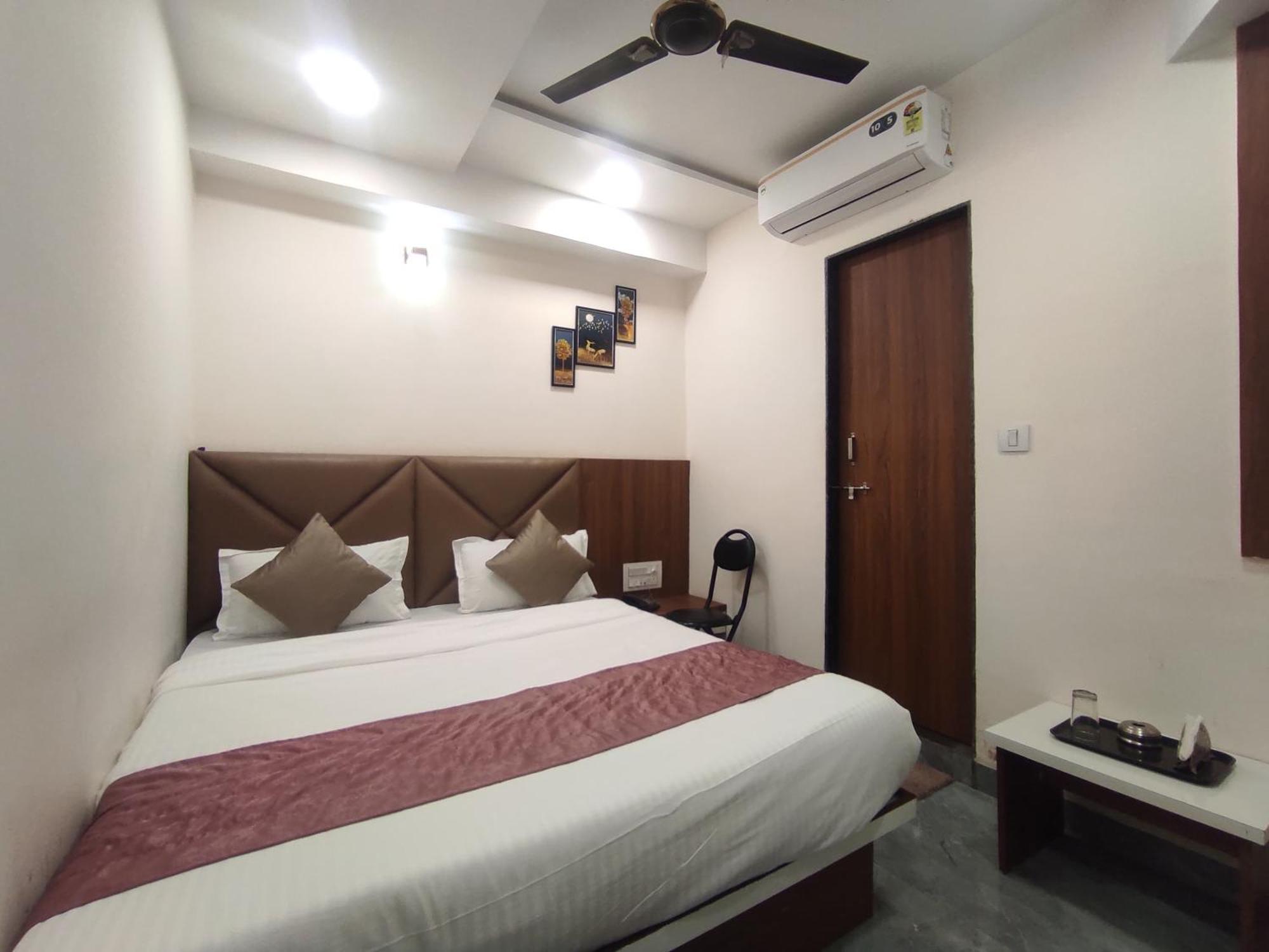 Hotel Earth Inn, Subhash Bridge, Rto Circle, Ahmadábád Kültér fotó