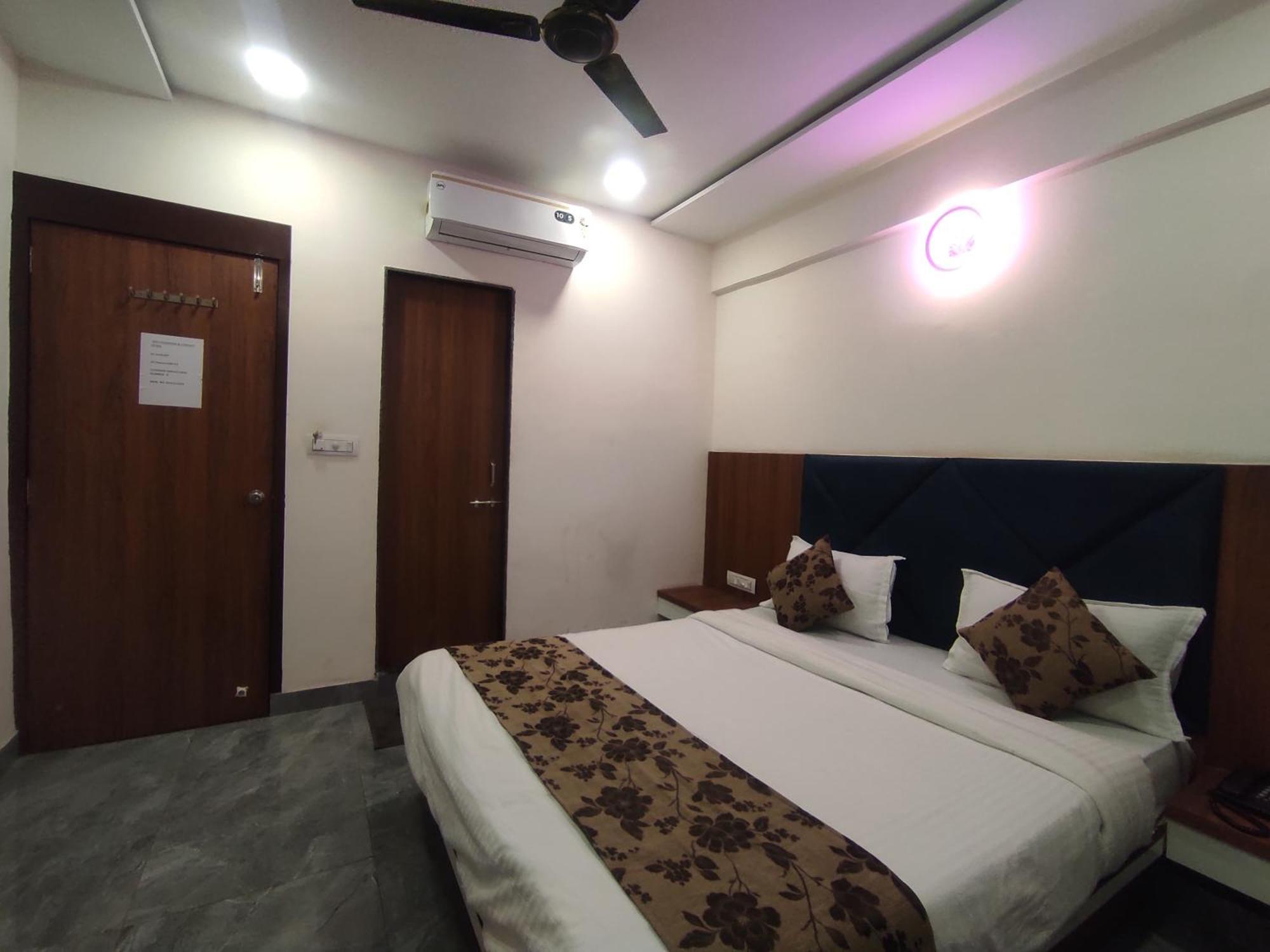 Hotel Earth Inn, Subhash Bridge, Rto Circle, Ahmadábád Kültér fotó